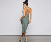Robe mi-longue en satin Forever Chic